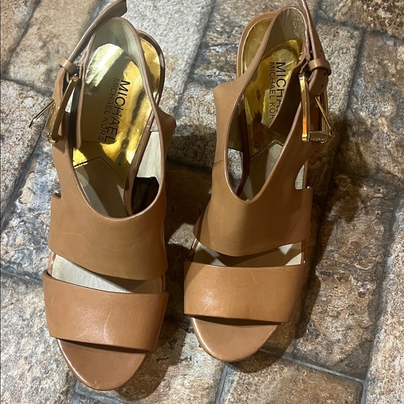 MICHAEL Michael Kors Tan Wooden Platform Wedge Gold Buckle 7.5 - Picture 7 of 11